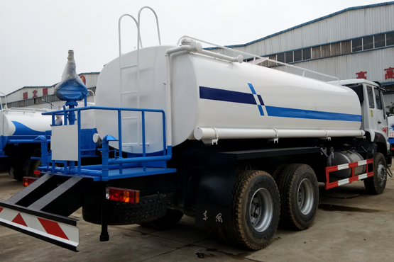 重汽18噸后雙橋灑水車