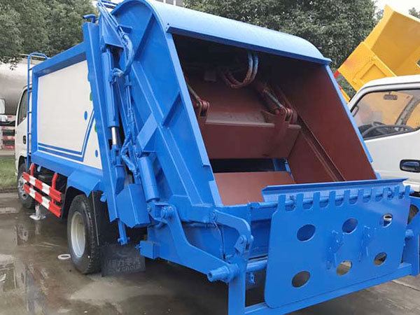 東風福瑞卡壓縮式垃圾車