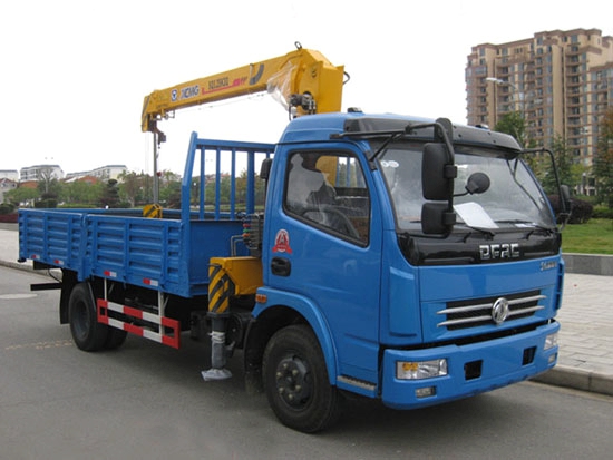 東風(fēng)多利卡6.3噸隨車吊