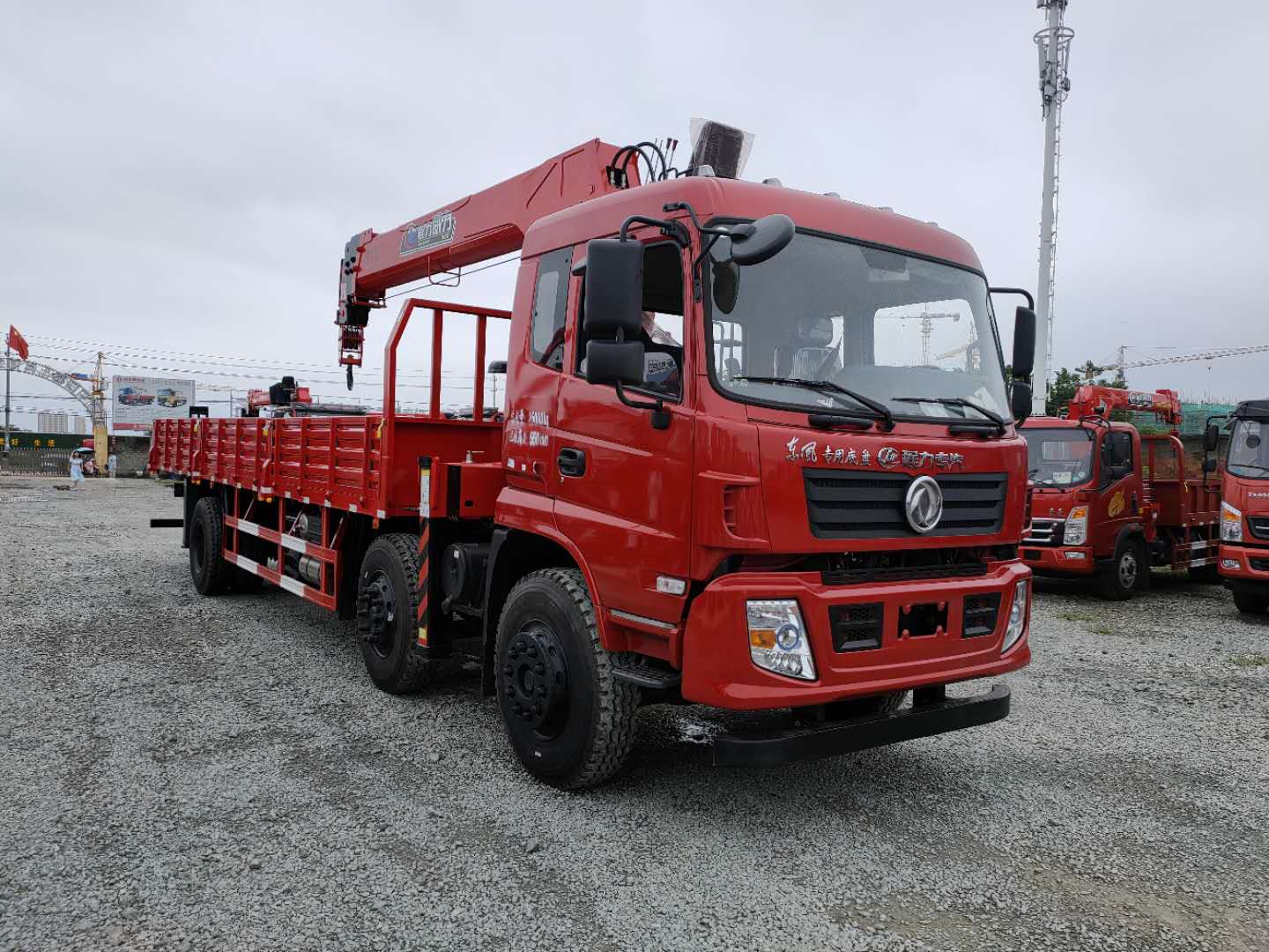 東風(fēng)專底小三軸12噸隨車吊