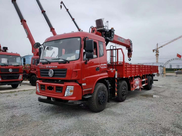 東風專底小三軸12噸隨車吊