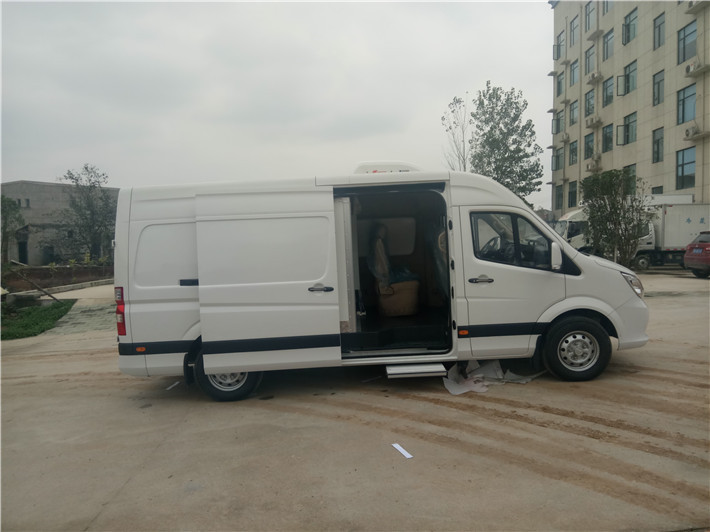 福田圖雅諾面包商務(wù)冷藏車(chē)