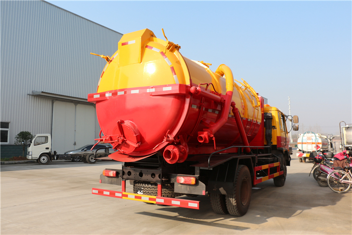 東風(fēng)國(guó)五8方吸污車