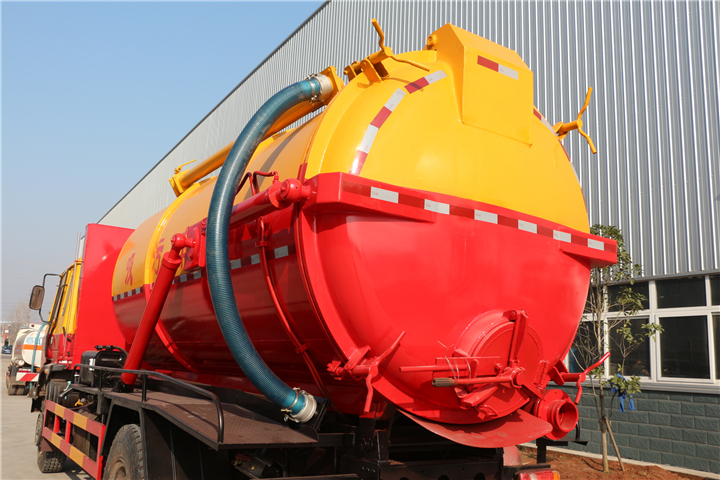 東風(fēng)國(guó)五8方吸污車