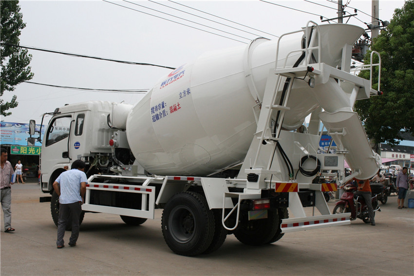 東風御虎6立方攪拌車