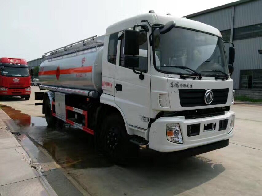 國(guó)五東風(fēng)專底運(yùn)油車
