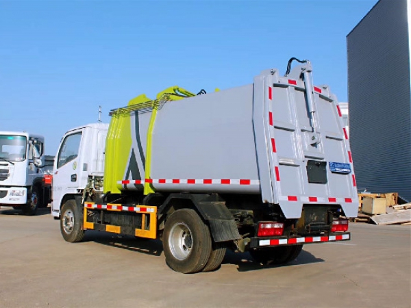 東風(fēng)小多利卡國六6方側(cè)裝壓縮垃圾車