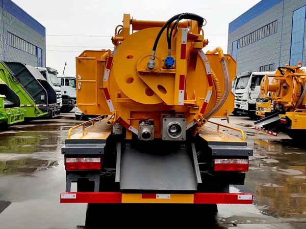 東風D6多利卡2水4塵 6方清洗吸污車（國六）