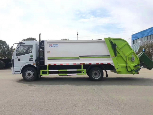 東風(fēng)多利卡國(guó)六8方壓縮式垃圾車(chē)