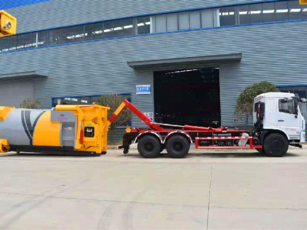 東風(fēng)專底D3L國(guó)六后雙橋車廂可卸（鉤臂）式垃圾車