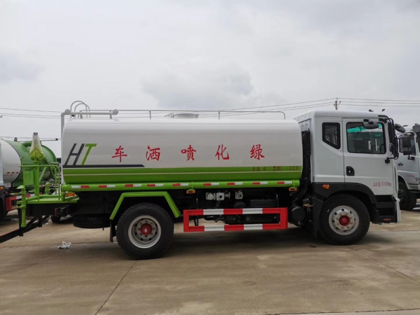 國(guó)六12-15方東風(fēng)D9灑水車