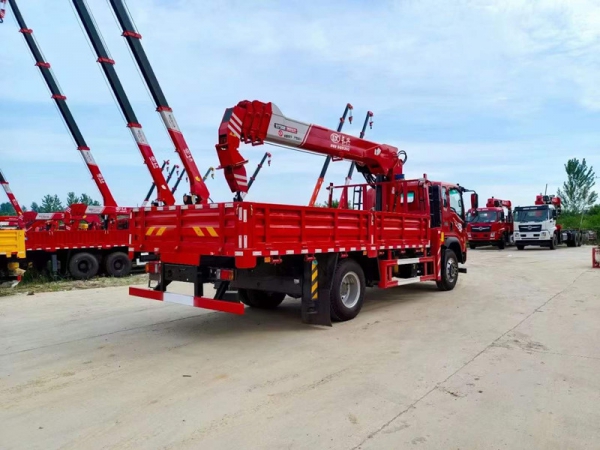 重汽王牌5噸隨車吊