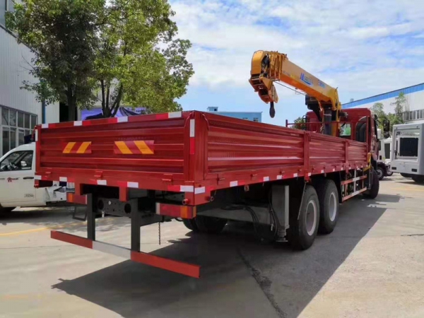 國(guó)六柳汽乘龍12噸隨車吊