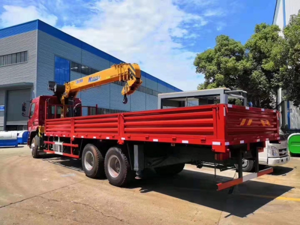 國(guó)六柳汽乘龍12噸隨車吊