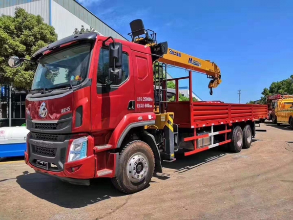 國(guó)六柳汽乘龍12噸隨車吊