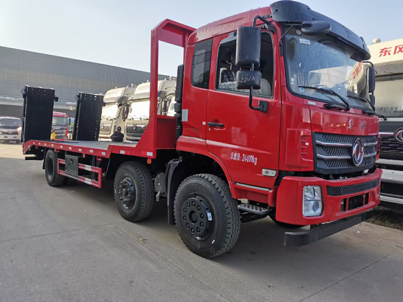 東風(fēng)專底小三軸挖機(jī)平板車