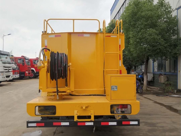 東風大多利卡8噸高壓清洗車