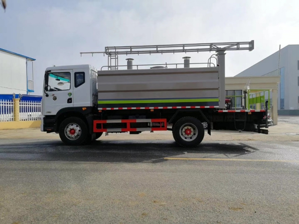 東風(fēng)D9鐵路噴霧抑塵車