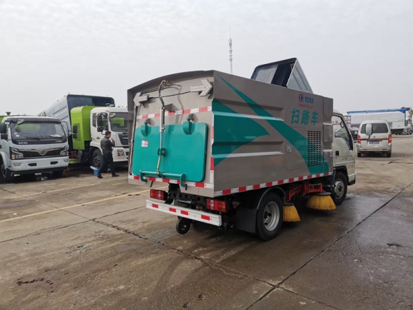 福田微型掃路車(chē)（0.8方水罐1.7方塵罐）