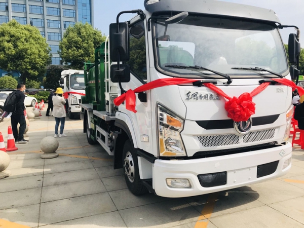 東風(fēng)D1餐廚垃圾車(chē)8方罐體