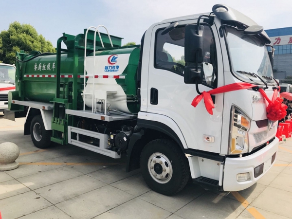 東風(fēng)D1餐廚垃圾車(chē)8方罐體