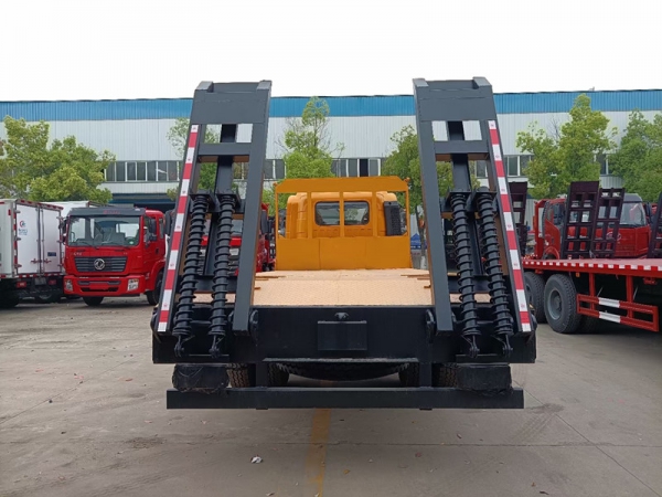 國六重汽豪沃單橋平板運輸車