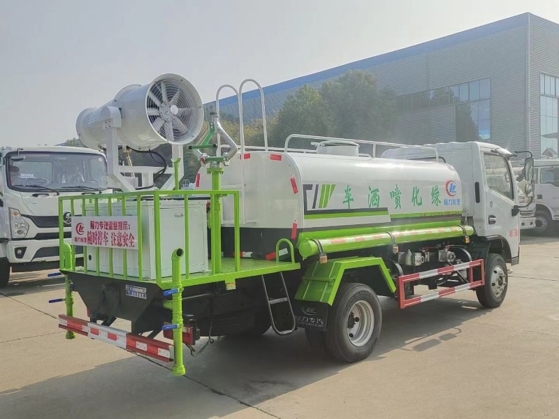 小多利卡5噸綠化噴灑車，30米打藥車