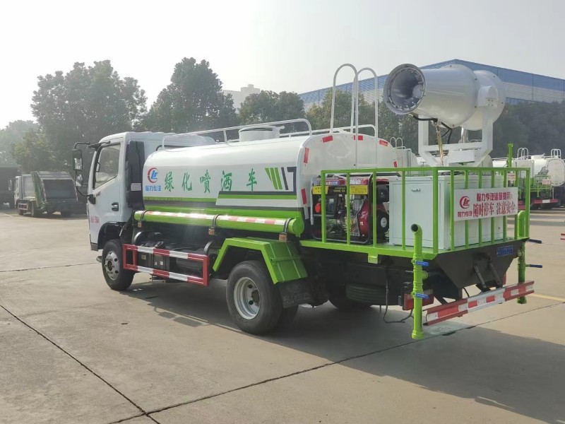 小多利卡5噸綠化噴灑車，30米打藥車