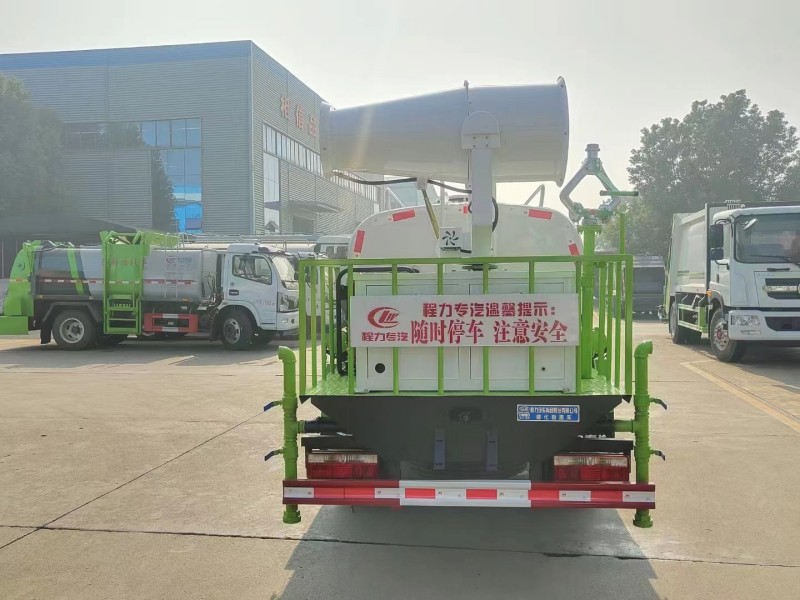 小多利卡5噸綠化噴灑車，30米打藥車