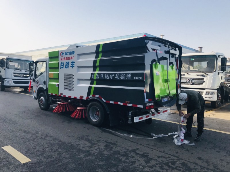 東風(fēng)多利卡5.5方掃路車(chē)