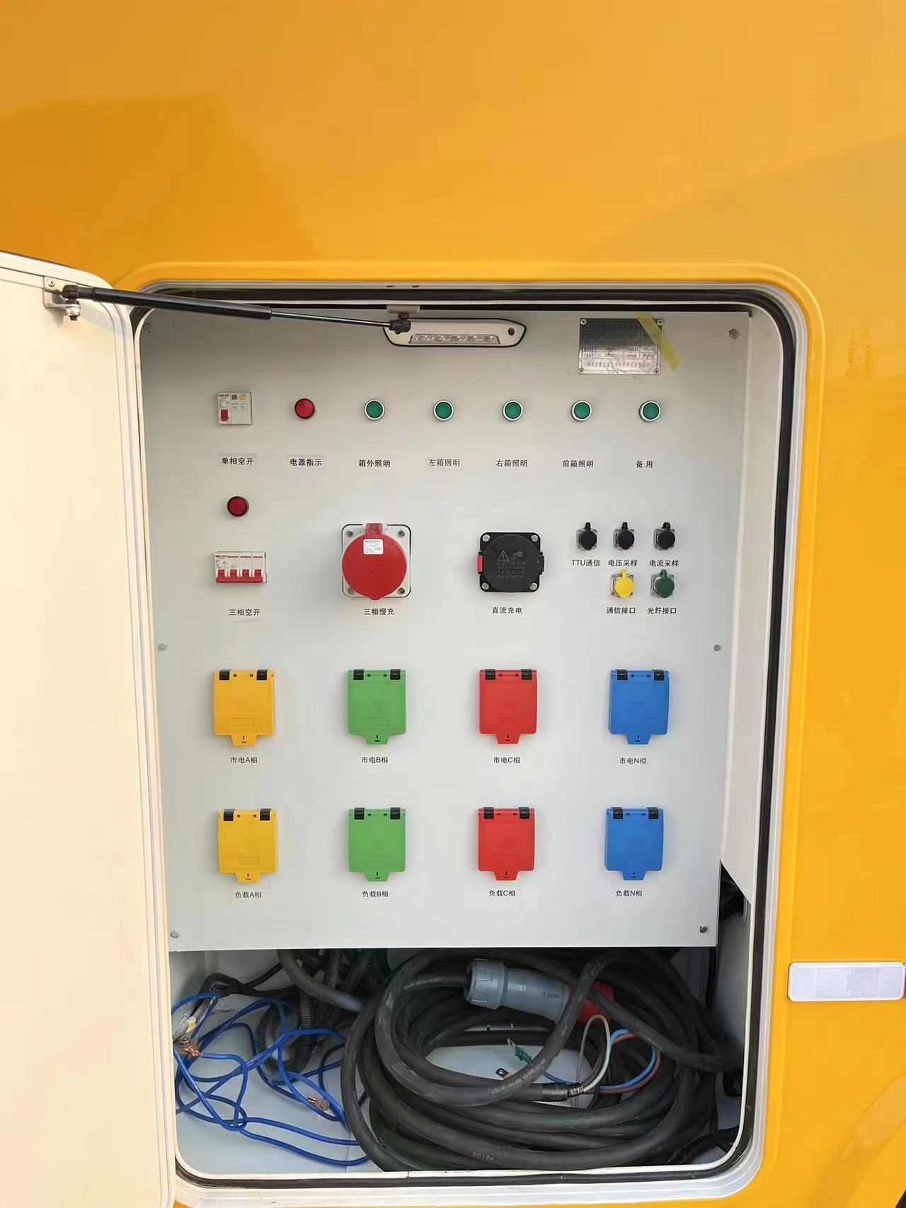 依維柯移動(dòng)儲(chǔ)能電源車(chē)