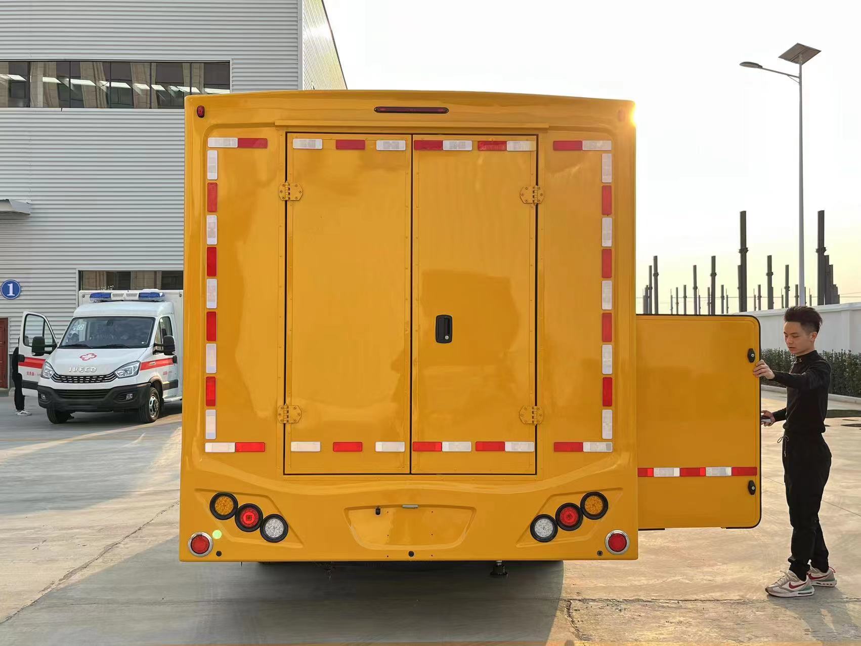 依維柯移動(dòng)儲(chǔ)能電源車(chē)